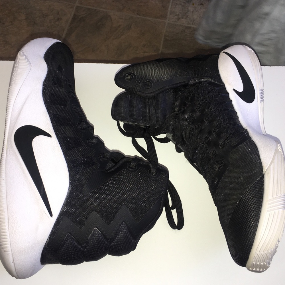 Nike Black & White Hightop Shoes, Men’s Size 7.5